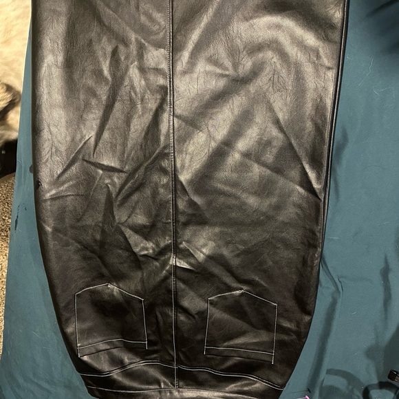 Misguided Faux Leather midi skirt - Picture 3 of 3